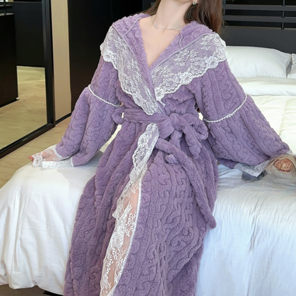 Cosmina - Kuschelige Damen-Loungewear mit Spitzenbesatz