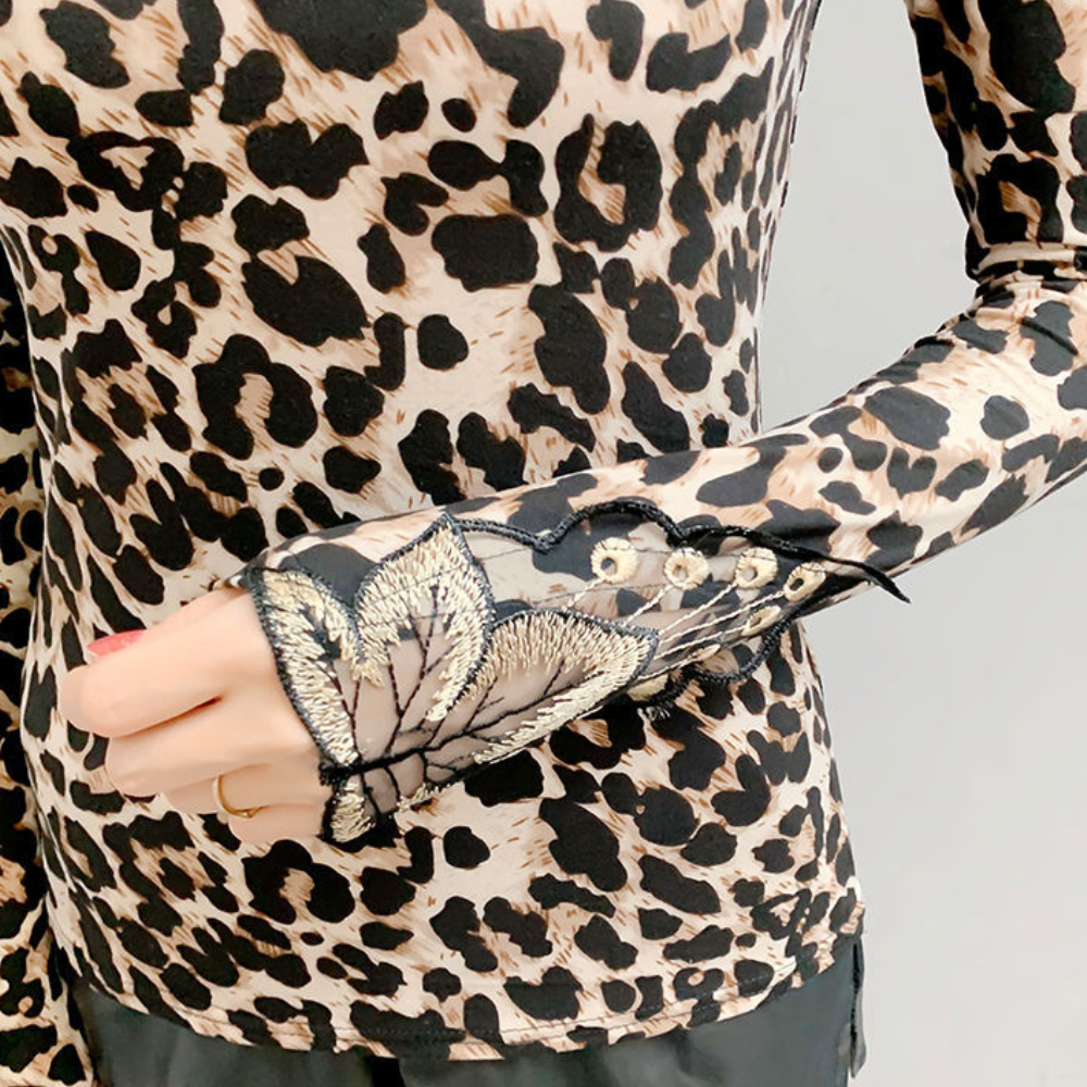Dorotea – Elegantes Damen-Oberteil mit Auffälligem Leopardenmuster