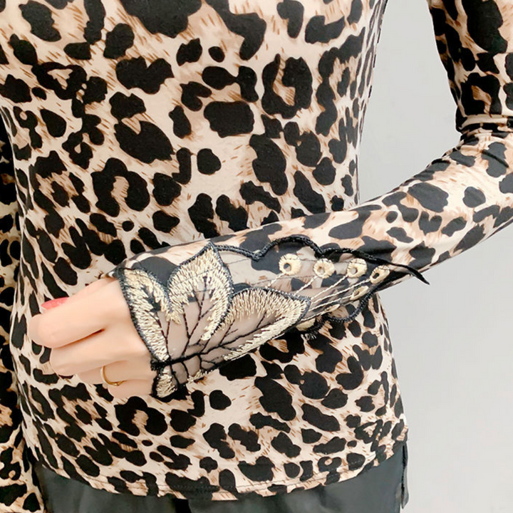 Dorotea – Elegantes Damen-Oberteil mit Auffälligem Leopardenmuster